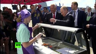 Путин угостил делегацию правительства мороженым на авиасалоне МАКС-2017