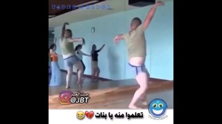 Классно мужик танцует