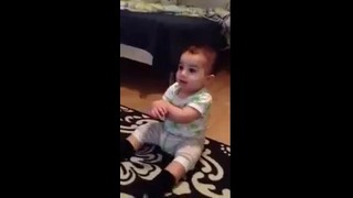 Танцуюший младенец под музыку PSY-Opa Gangam Style