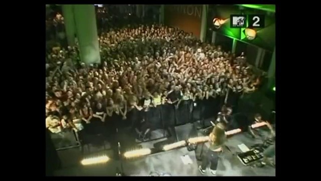 Avril Lavigne – Live at the Rock and Roll Hall of Fame 2002