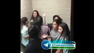 Драка девушек в Туалете попала на видео: ГУВД устанавливает личности