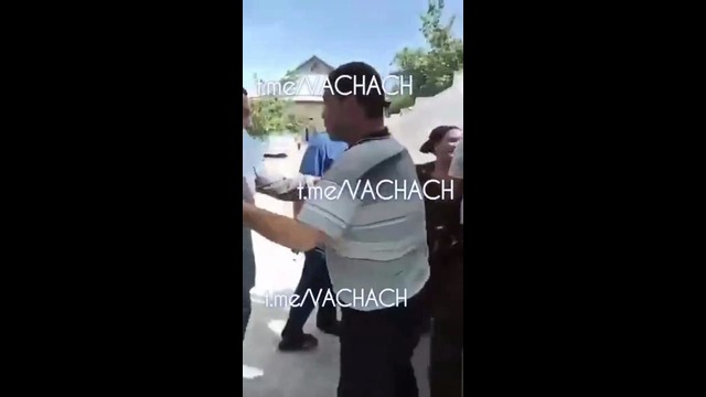 МИБ ходими гуруҳ бўлиб калтакланди