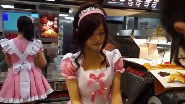 Самая красивая работница «McDonald’s»