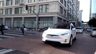 Павел Блюденов. Сломалась в первый же день – Tesla Model X за 10 млн рублей