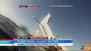 Пассажир снял на видео приземления самолета на воду