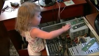 Девчонка и компьютер – да эта молодёжь скоро все пятки отдавит