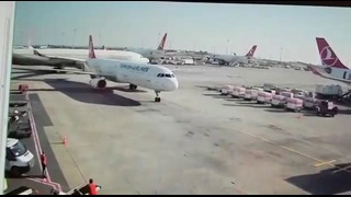 Самолет Аirbus A330 снес хвост другого самолета