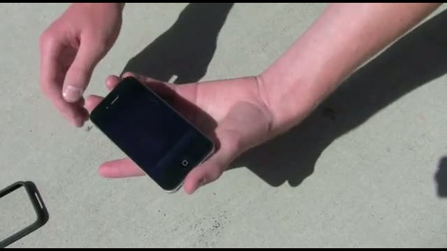 Краш-тест Iphone 4 в защитном бампере