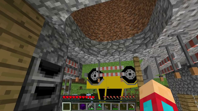 ОТКУДА У МЕНЯ ДОМА ЭТА ЯМА В МАЙНКРАФТ | Компот Minecraft