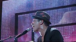 Bruno Mars – It Will Rain (Live) with Skylar Grey