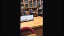 У чувака бомбит на уроке! Жесть