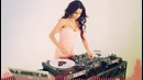 DJ Juicy M – Mixing and Scratching with vinyls (Exclusive)