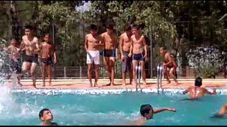 Прыжки в бассейн