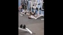 Очень опасный парень в спорт зале