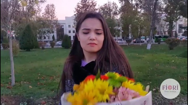Реакция девушек на цветы