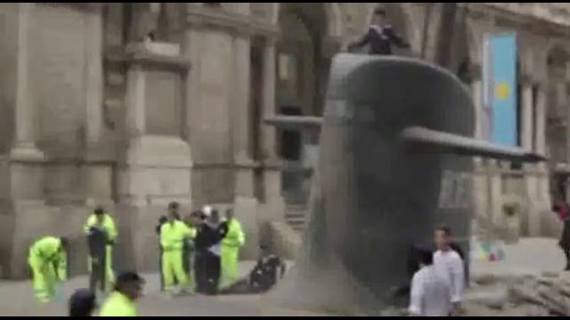 Подводная лодка всплыла в центре Милана