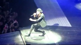 Justin Bieber Funny Moments On the Stage