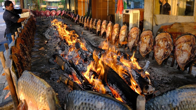 Amazing Iraqi Style Grilled Fish Around Charcoal and wood Fire | Erbil-Kurdistan Street Foods