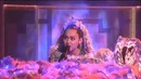 Miley Cyrus – Twinkle Song (Live on Saturday Night Live)
