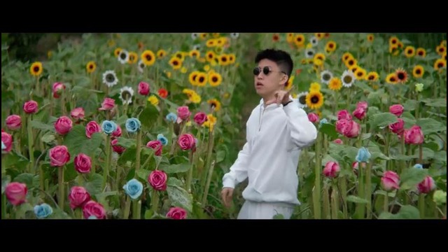 Rich Chigga – Glow Like Dat (Official Video 2017)