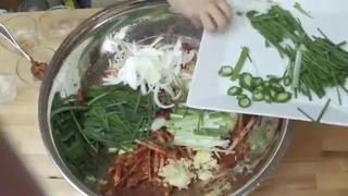 Korean Food: Napa Cabbage Kimchi (배추 김치)