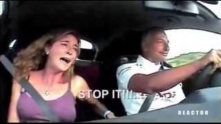 Девушки и быстрый разгон на автомобилях