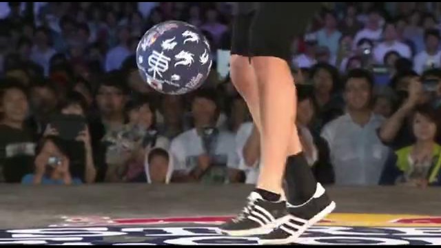 Freestyle football tricks in Tokyo – Red Bull Street Style World Final 2013