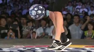 Freestyle football tricks in Tokyo – Red Bull Street Style World Final 2013