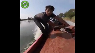 Гонки на самодельной "спортивной" лодке