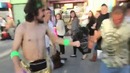Усатый Танцор Возвращаеться) (ChatRoullet Star Steve Kardynal) Sexy and He Knows It