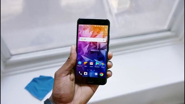 HTC U11: The Squeeze Phone