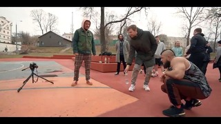 Месячная зарплата за 1 БРОСОК БУТЫЛКИ! Water bottle flip challenge with Макс Топ