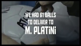 Болельщики забросали дом Платини в Париже 61 мячом в поддержку Роналду