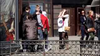 Избивает девушку Woman beaten in Kazan социальный эксперимент в Казани – #Nopol.ru