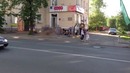 Парень отжег возле бочки очень круто
