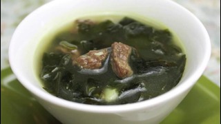 Korean Food: Beef and Sea Mustard Soup (소고기 미역국)