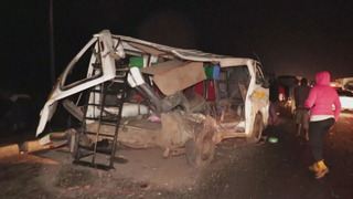 В Кении грузовик протаранил машины и пешеходов