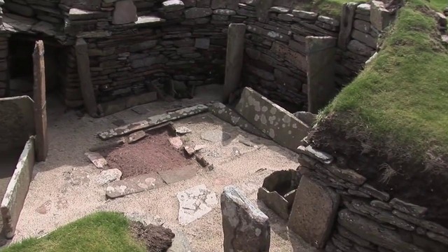 Сдвинув камень, люди обнаружили потайной вход, которому 5000 лет