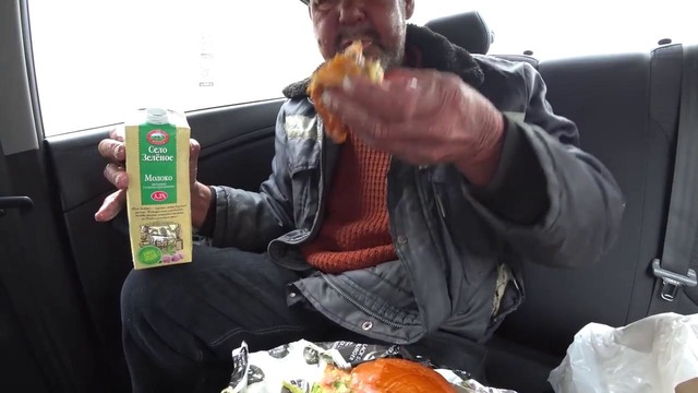 Накормил бездомного мегабургером от black star burger тимати