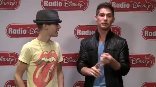 Justin Bieber Shows Us How to Do The Christmas Dance