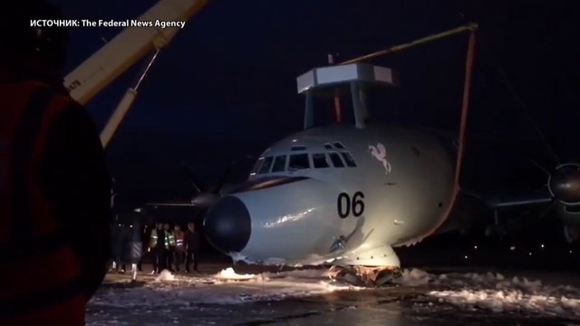 RT публикует видео с Ил-38, совершившим аварийную посадку в Жуковском