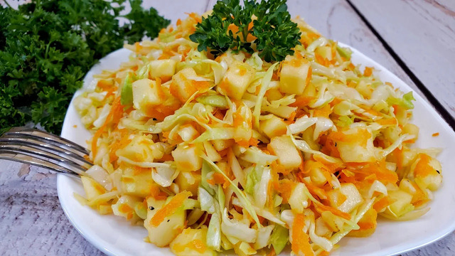 Салат овощной с яблоком – витаминный и весенний