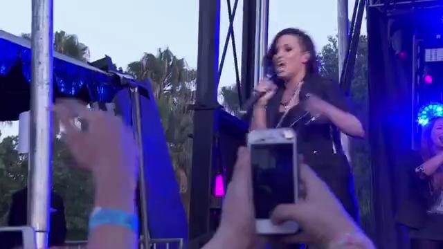 Demi Lovato – Really Don’t Care Live on the Honda Stage