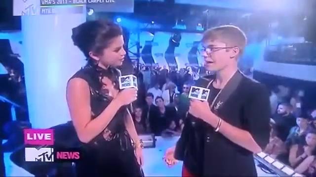 Justin Bieber Kiss Selena Gomez at MTV Video Music Awards 2011