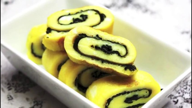 Korean Food: Rolled egg and laver (김계란 말이)