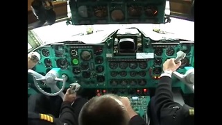 Сложная работа экипажа Ил-62 на посадке