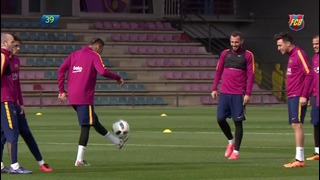 Munir and Neymar Jr shows off skills during training session