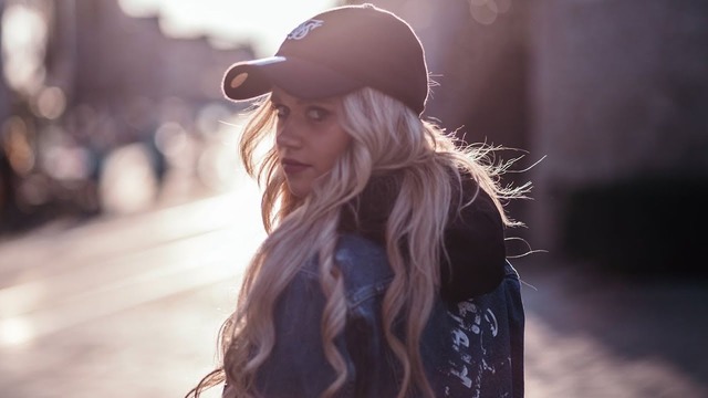 Mandy – Gimme Your Love (Official Video 2018)