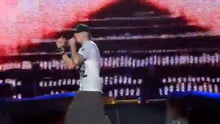 Eminem – Lighters (Live In Canada 2011)(Feat.Bad Meets Evil)