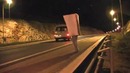 Человеческий радар на дороге